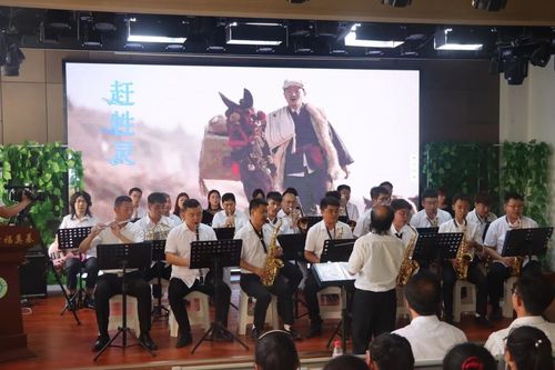 高雅藝術潤童心，管樂之聲傳校園——榆林學院管樂團走進高新二小藝術交流活動側記